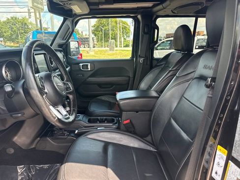 Used 2019 Jeep Wrangler Unlimited Sahara AWD/4WD image 13