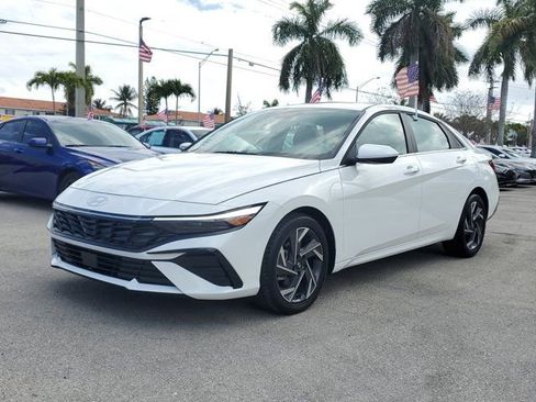 Certified 2025 Hyundai Elantra SEL w/ Cargo Package image 2