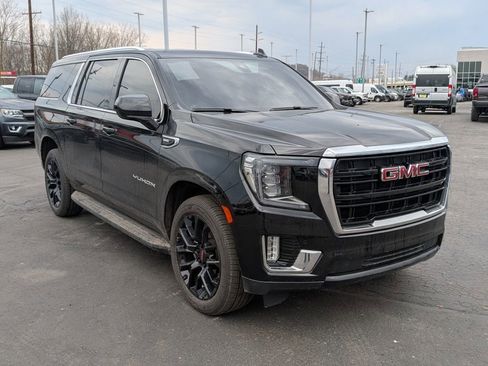 Used 2022 GMC Yukon XL SLE w/ Gmc Pro Safety Plus Package image 3