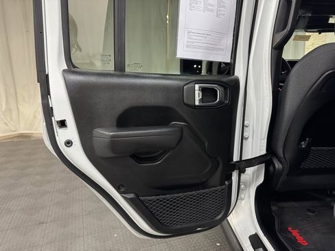 Used 2024 Jeep Wrangler Unlimited Rubicon w/ Convenience Group image 16