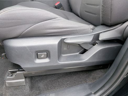 Used 2024 Toyota Tacoma TRD Off-Road image 17