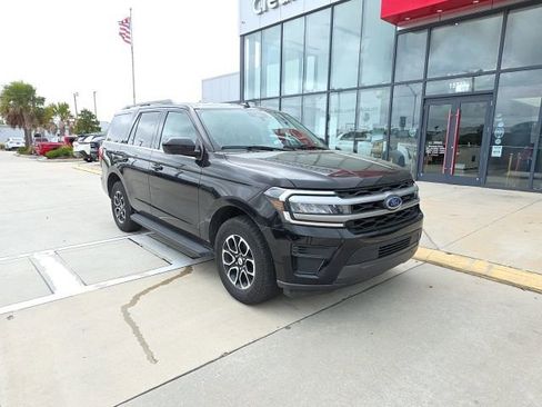 Used 2024 Ford Expedition XLT image 2