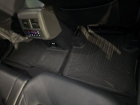 Used 2021 Volkswagen Atlas SEL Premium image 19