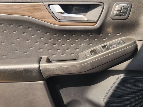 Used 2020 Ford Escape Titanium FWD image 22