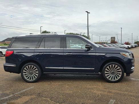 Used 2019 Lincoln Navigator Reserve AWD/4WD image 3