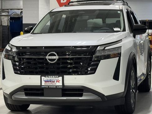 New 2026 Nissan Pathfinder Platinum AWD/4WD image 34