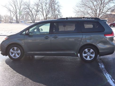 Used 2014 Toyota Sienna LE image 9