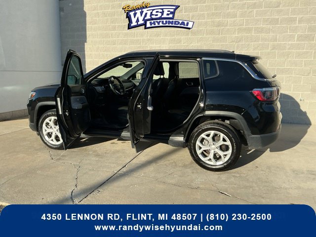 Used 2024 Jeep Compass Latitude AWD/4WD image 13