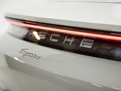 Used 2022 Porsche Taycan image 15