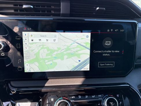 Used 2025 GMC Sierra 1500 AT4 w/ AT4 Premium Package image 9