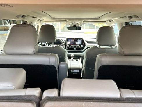 Used 2022 Toyota Highlander Platinum AWD/4WD image 12