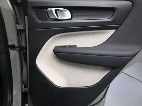 Used 2023 Volvo XC40 B5 Plus w/ Protection Package Premier image 29