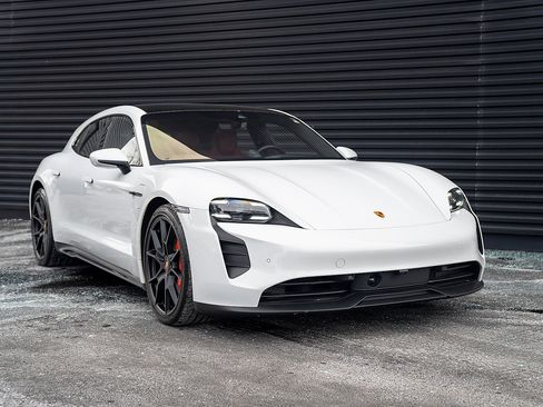 Certified 2023 Porsche Taycan GTS image 28