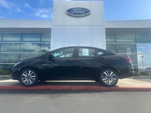 Used 2023 Nissan Versa SV image 1