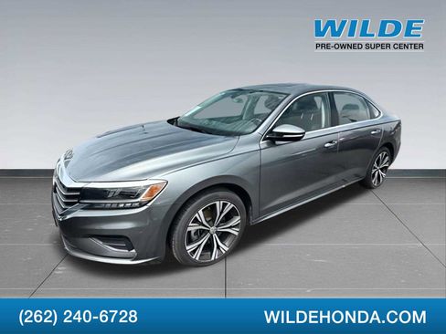 Used 2022 Volkswagen Passat 2.0T SE image 1