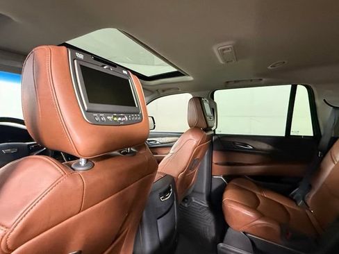 Used 2019 Cadillac Escalade Luxury AWD/4WD image 25