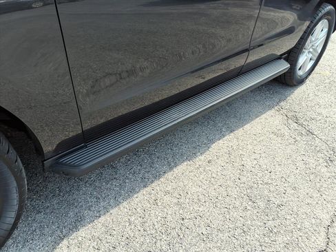 Used 2024 Ford Expedition Limited image 13