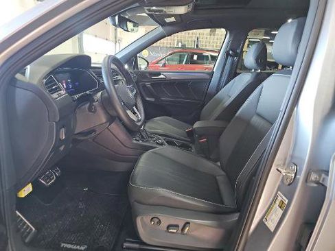 Used 2023 Volkswagen Tiguan SE R-Line image 6