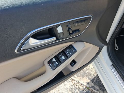 Used 2014 Mercedes-Benz CLA 250 image 13