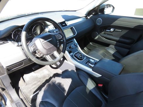 Used 2017 Land Rover Range Rover Evoque SE image 11