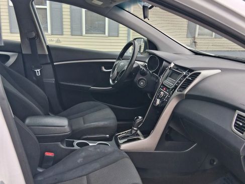 Used 2017 Hyundai Elantra GT image 11