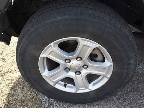 Used 2022 Jeep Wrangler Unlimited Sport image 12