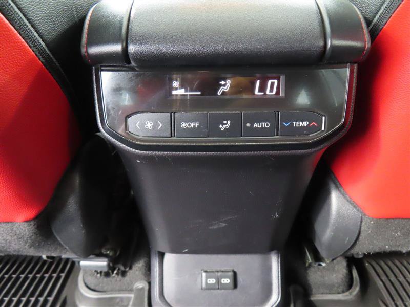 Used 2024 Toyota Highlander XSE FWD image 31