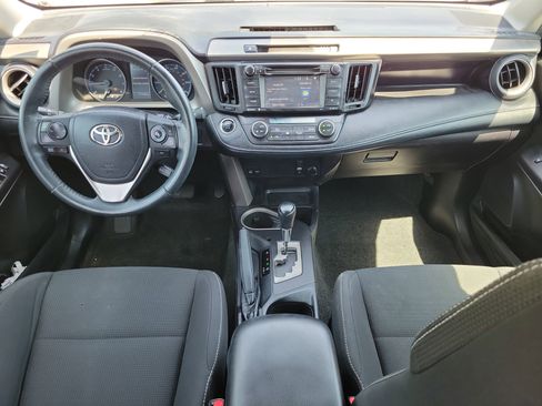 Used 2018 Toyota RAV4 XLE image 9
