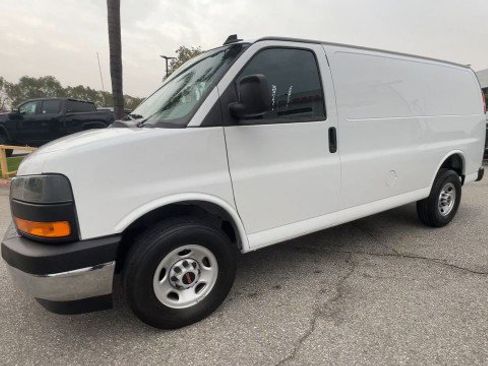 Used 2024 GMC Savana 2500 w/ Driver Convenience Package image 4