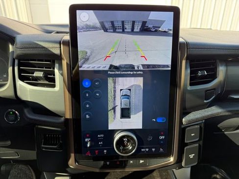 Used 2023 Ford F150 Lightning Lariat image 31