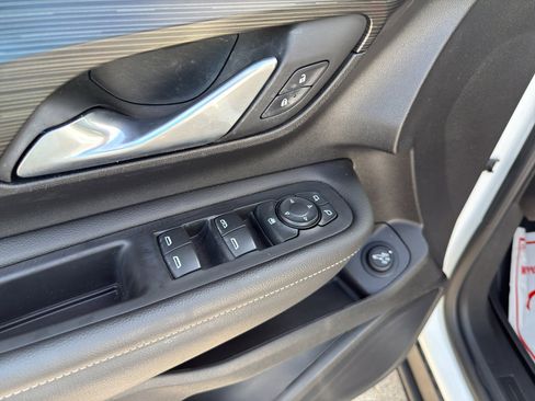 Used 2022 GMC Terrain SLE w/ Driver Convenience Package image 14