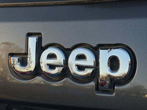 Used 2018 Jeep Grand Cherokee Limited w/ Trailer Tow Group IV image 28