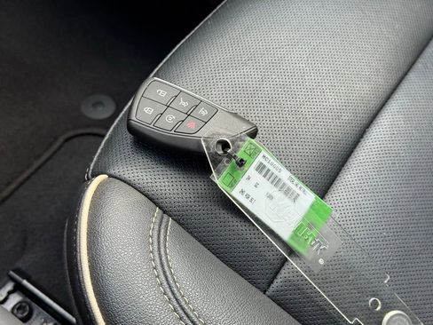 Used 2024 GMC Yukon SLT image 40