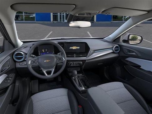 New 2025 Chevrolet Trax LT w/ Driver Confidence Package image 15