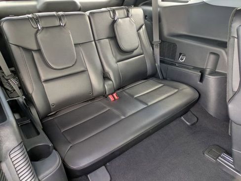 Used 2024 Ford Explorer Limited w/ Limited Technology Package RWD image 35