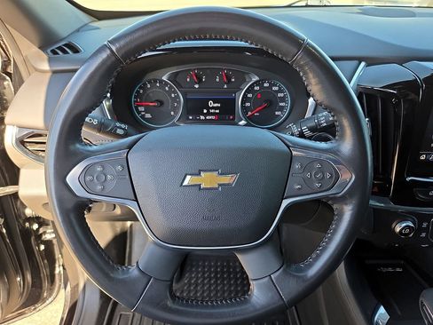 Used 2022 Chevrolet Traverse LT FWD image 21