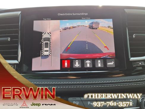 Used 2025 Chrysler Pacifica Select FWD image 21