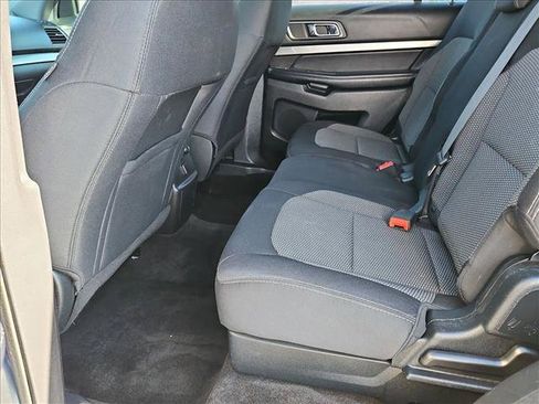 Used 2018 Ford Explorer XLT w/ Equipment Group 201A AWD/4WD image 18