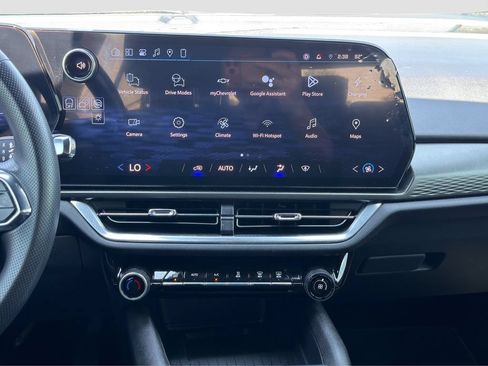 Used 2025 Chevrolet Equinox EV LT FWD image 16