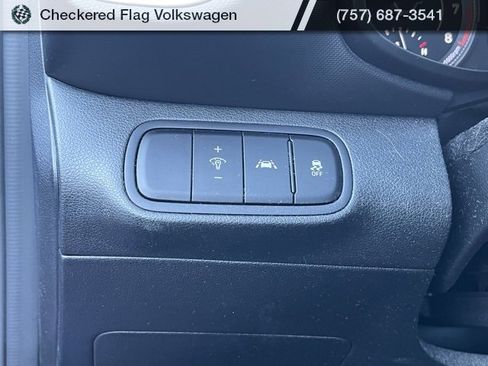 Used 2021 Hyundai Venue SE image 15