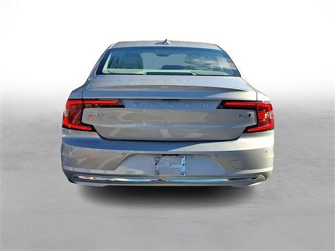 Used 2023 Volvo S90 B6 Plus image 5