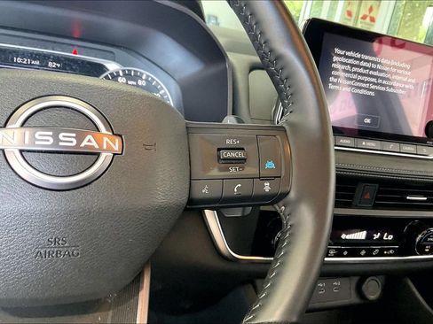 Used 2025 Nissan Rogue SV FWD image 9