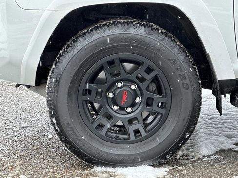 Used 2024 Toyota 4Runner TRD Off-Road Premium image 10