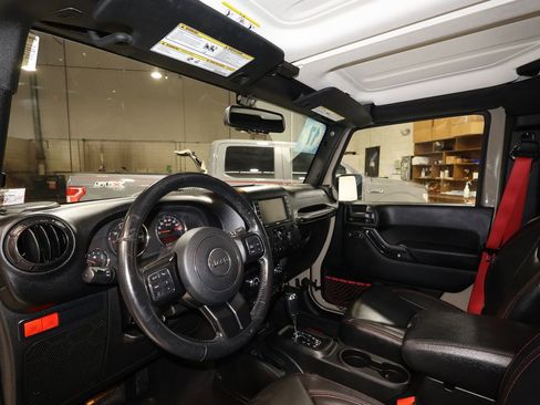 Used 2017 Jeep Wrangler Unlimited Rubicon image 9