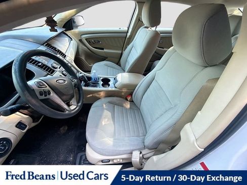 Used 2018 Ford Taurus SE FWD image 15