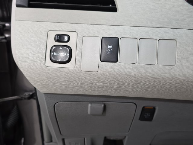 Used 2014 Toyota Sienna LE FWD image 25