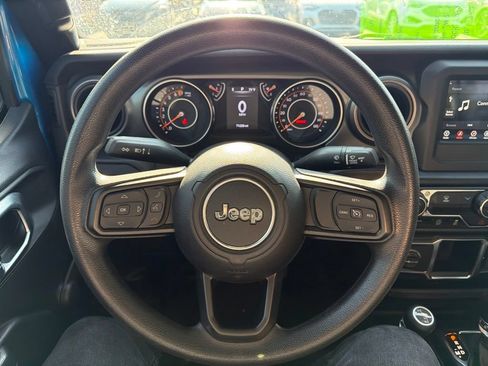 Used 2023 Jeep Gladiator Sport AWD/4WD image 11