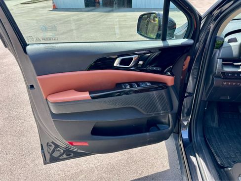 Used 2023 Kia Carnival SX FWD image 9