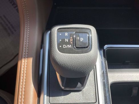 Used 2024 Nissan Pathfinder Platinum FWD image 17