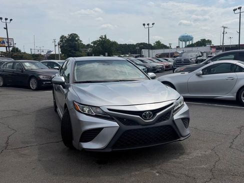 Used 2020 Toyota Camry SE FWD image 7